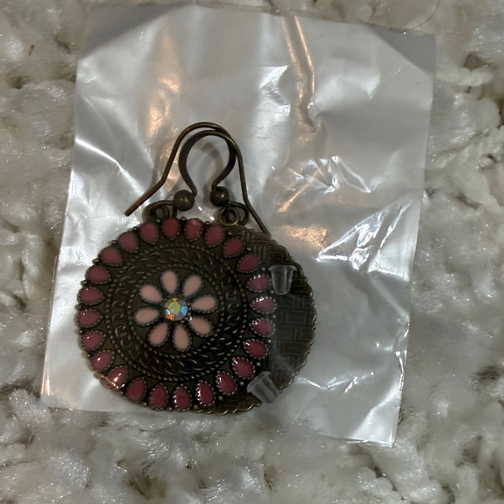 Vintage-Inspired Pink Floral Drop Earrings